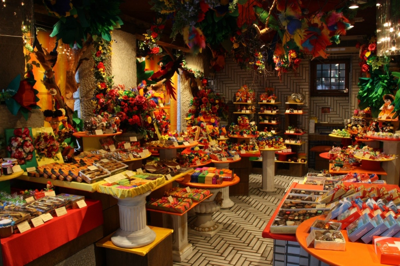 vente-LE PRADET-min_candy_store_chocolate_shop_chocolate_switzerland-393515